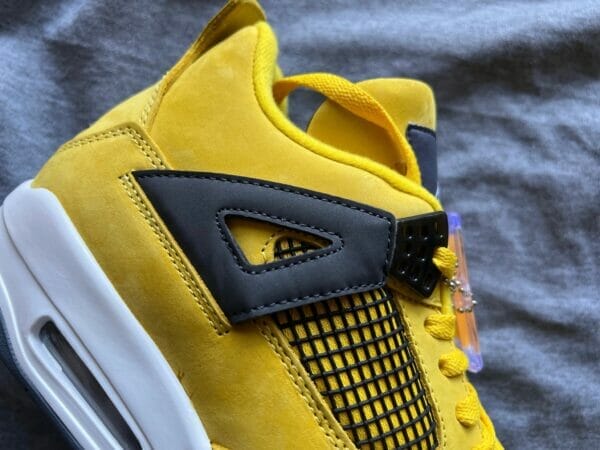 Air Jordan 4 Retro ‘Lightning’