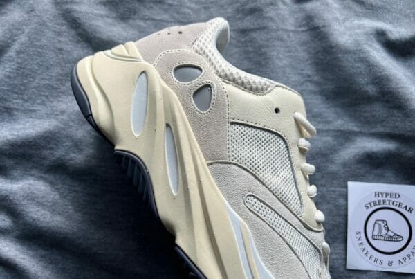 Yeezy Boost 700 Analog
