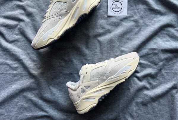 Yeezy Boost 700 Analog