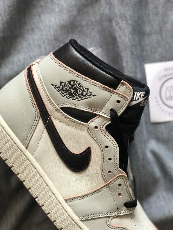 Air Jordan 1 ‘Light Bone/Crimson’