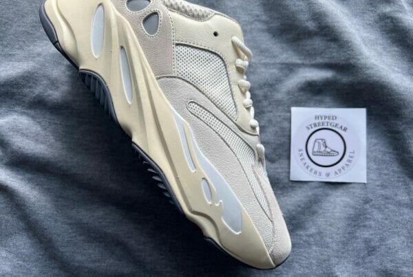 Yeezy Boost 700 Analog