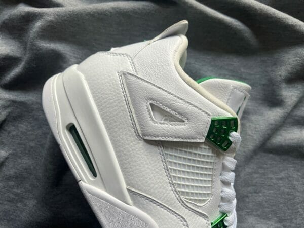 Air Jordan 4 Retro ‘Green Metallic’