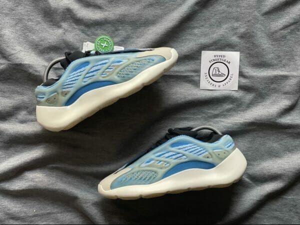 Yeezy 700 V3 Azareth