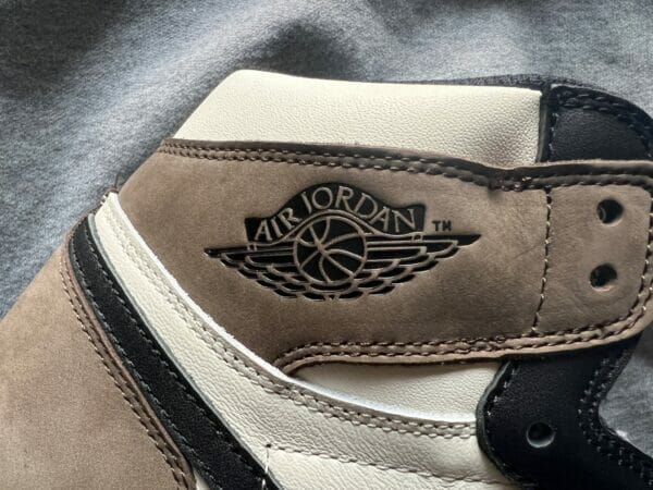 Air Jordan 1 Mocha