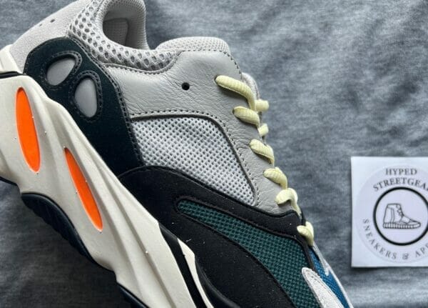 Adidas Yeezy Boosr 700 Wave Runner