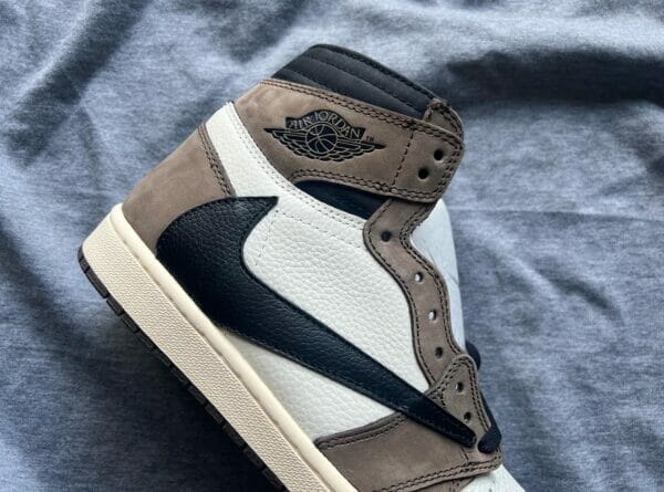 Air Jordan 1 High Retro x Travis Scott