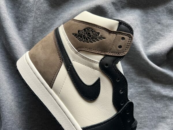 Air Jordan 1 Mocha