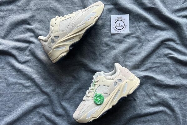 Yeezy Boost 700 Analog
