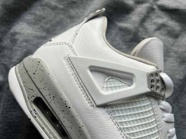 Air Jordan 4 Retro ‘White Oreo’