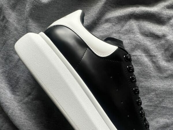 Alexander McQueen Black/White Sneaker