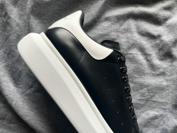 Alexander McQueen Black/White Sneaker