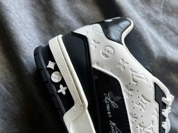 Louis Vuitton Black/White Trainers