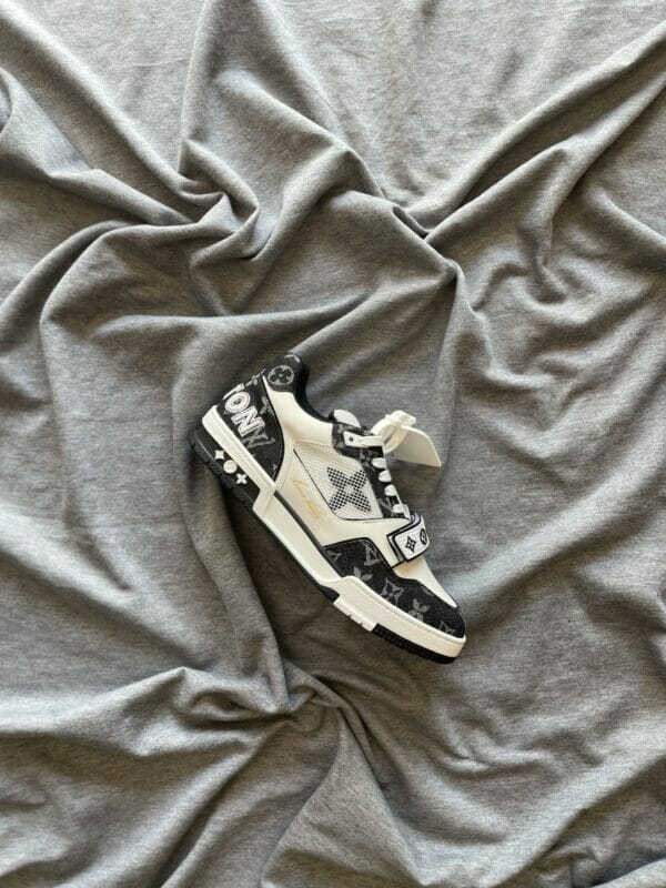 Louis Vuitton Black/White Trainers