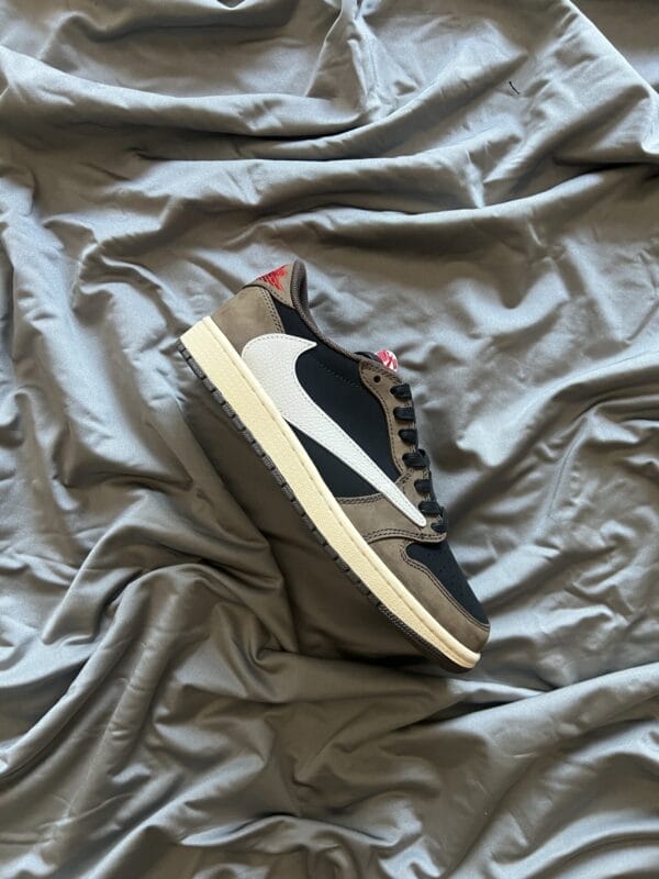 Air Jordan 1 Low Travis Scott
