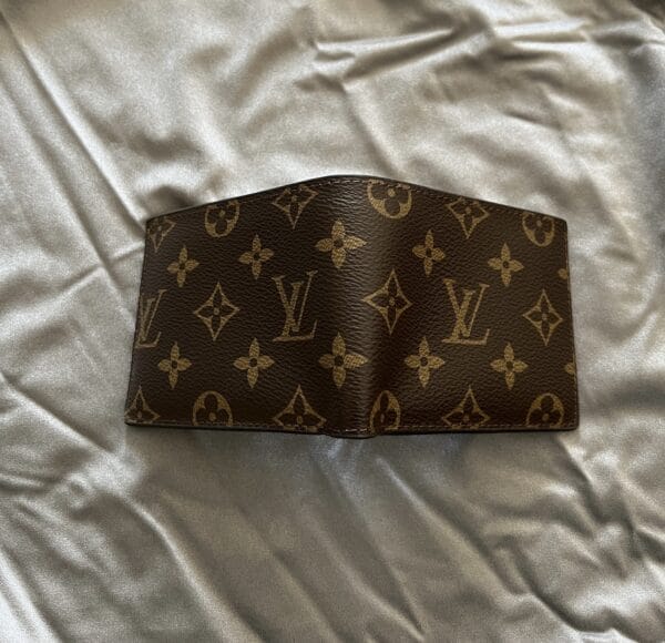 Louis Vuitton Monogram Wallet (OH)